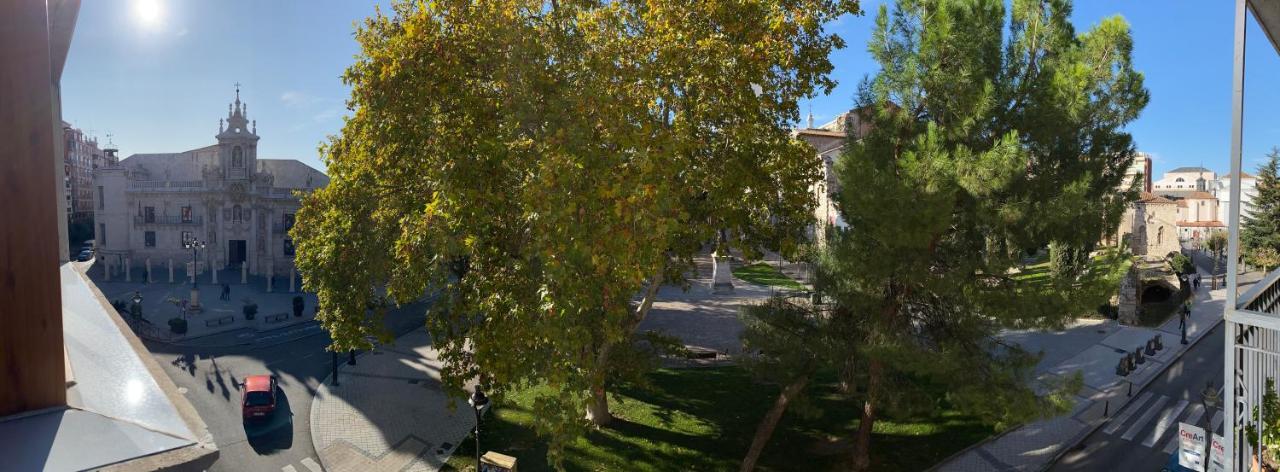 Universidad 4 바야돌리드 외부 사진
